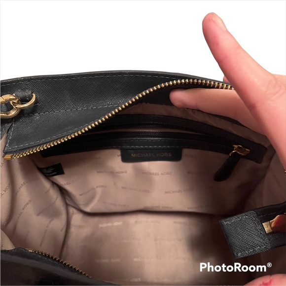 Michael kors purse - Picture 3 of 4